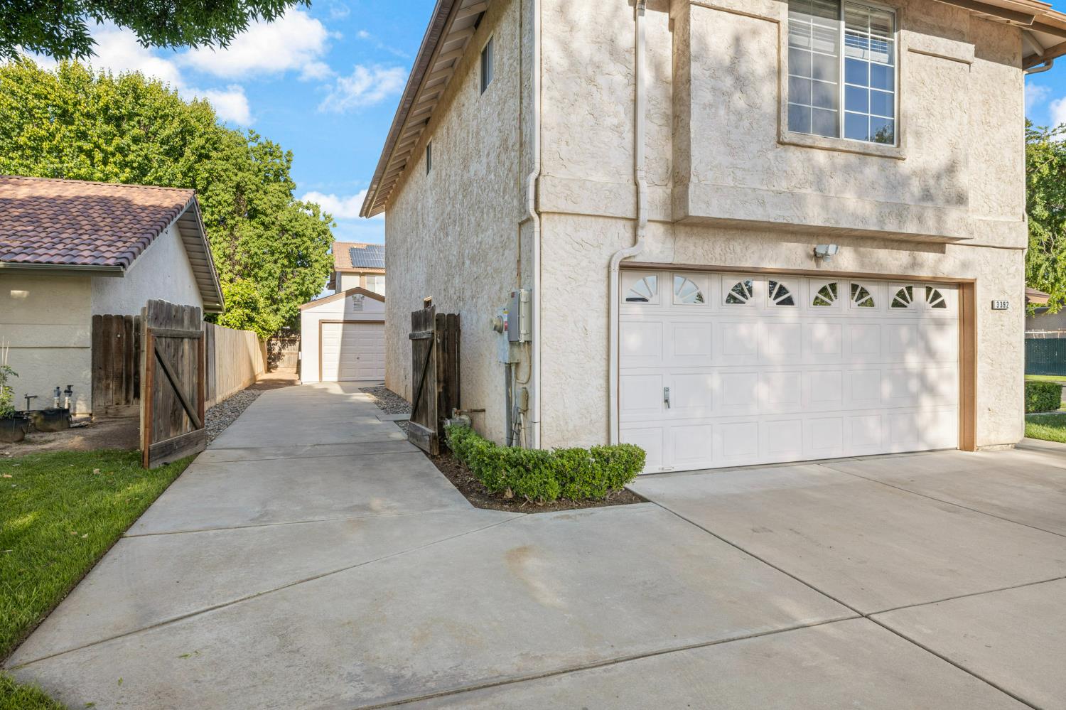 3392 N Forestiere Ave, Fresno, CA 93722
