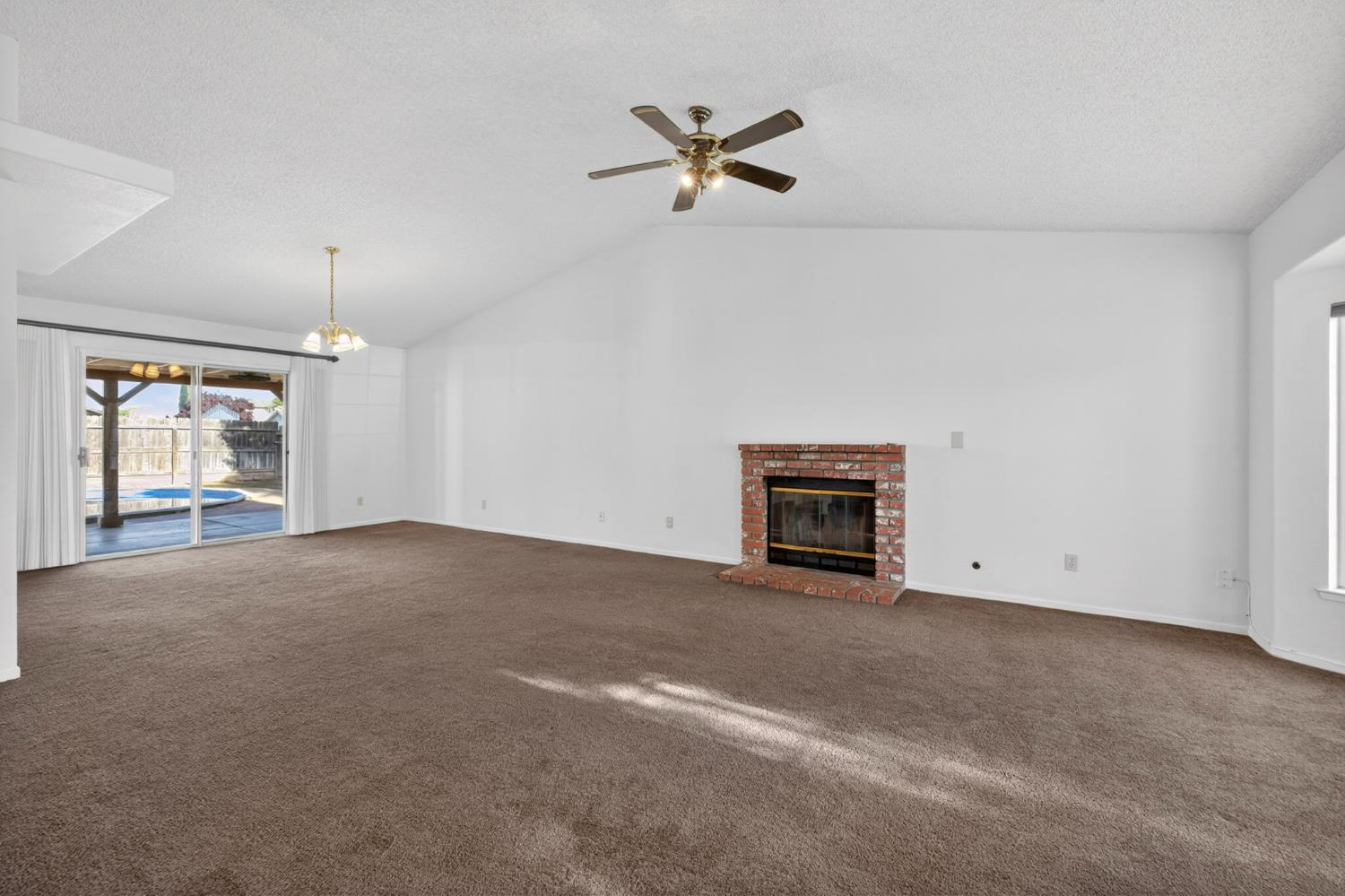 3392 N Forestiere Ave, Fresno, CA 93722