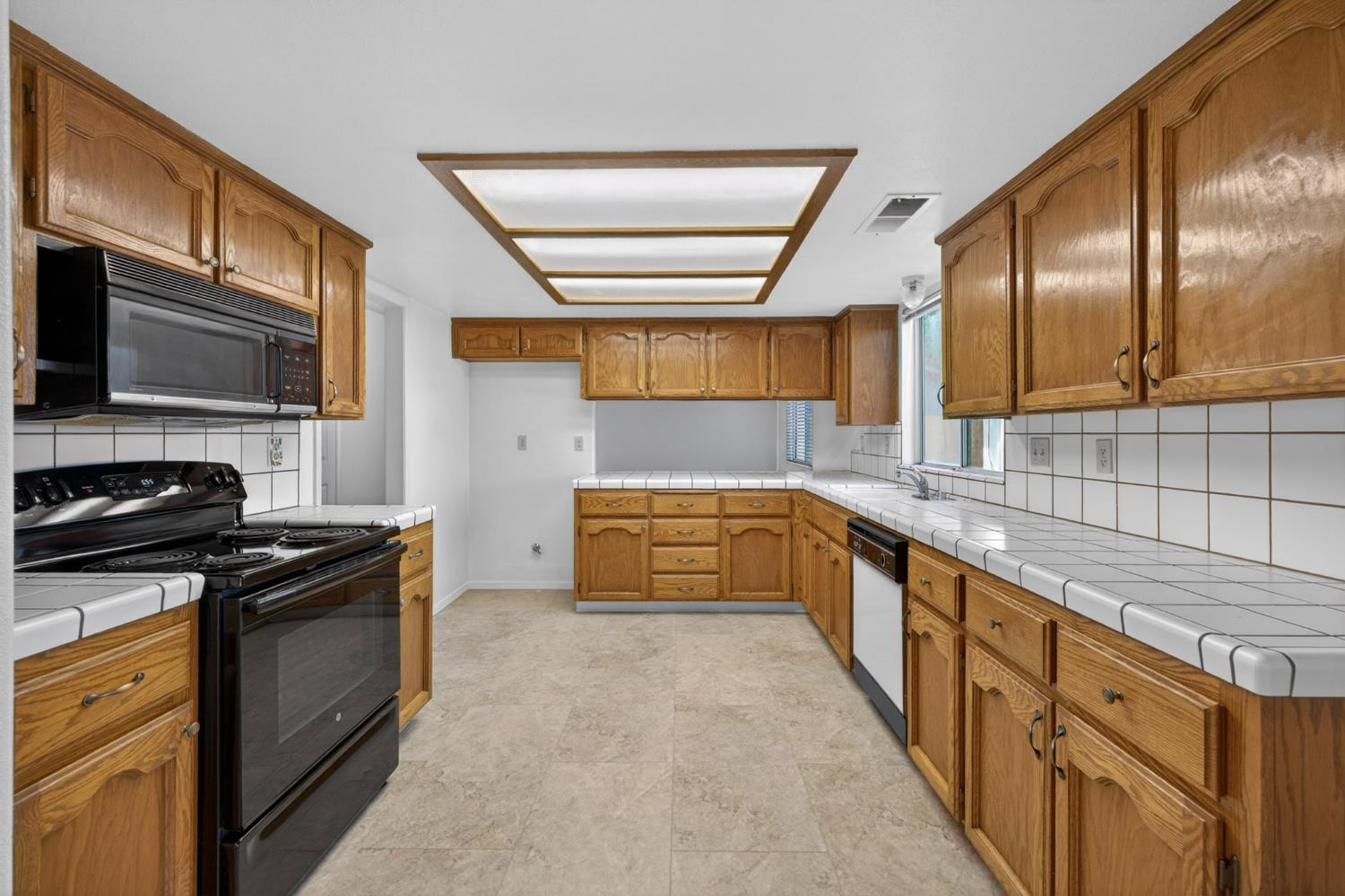 3392 N Forestiere Ave, Fresno, CA 93722
