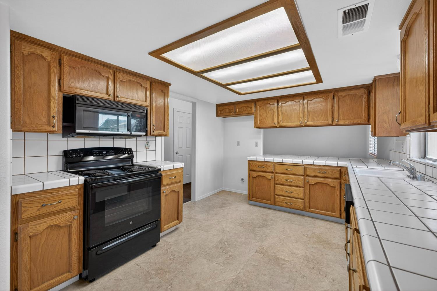 3392 N Forestiere Ave, Fresno, CA 93722