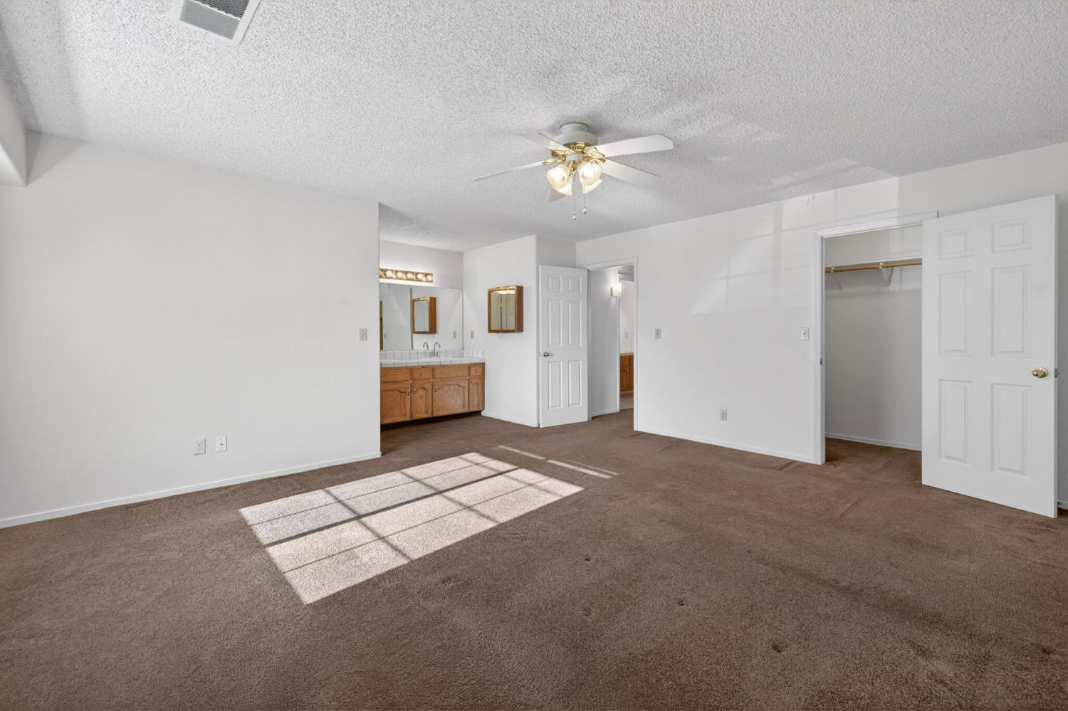 3392 N Forestiere Ave, Fresno, CA 93722