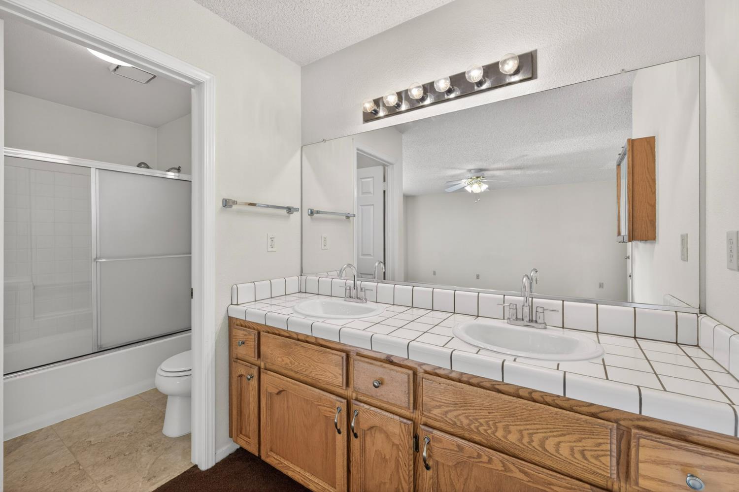 3392 N Forestiere Ave, Fresno, CA 93722