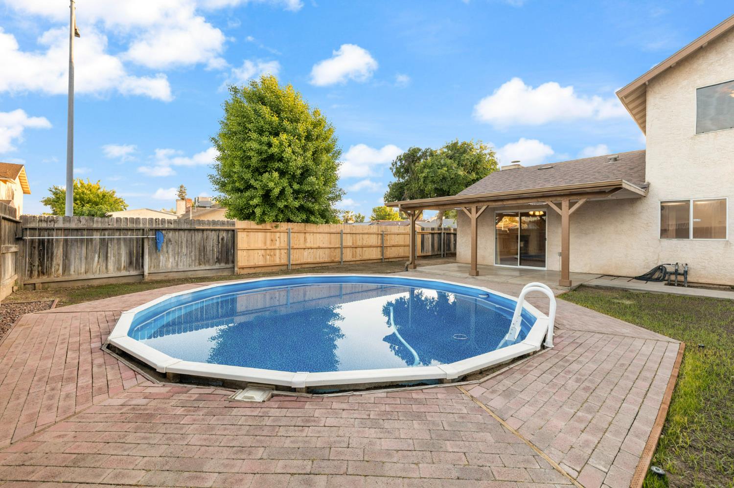 3392 N Forestiere Ave, Fresno, CA 93722