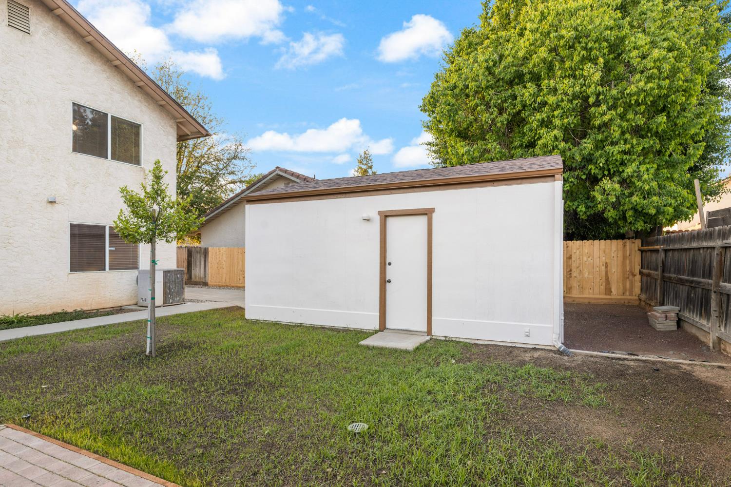 3392 N Forestiere Ave, Fresno, CA 93722
