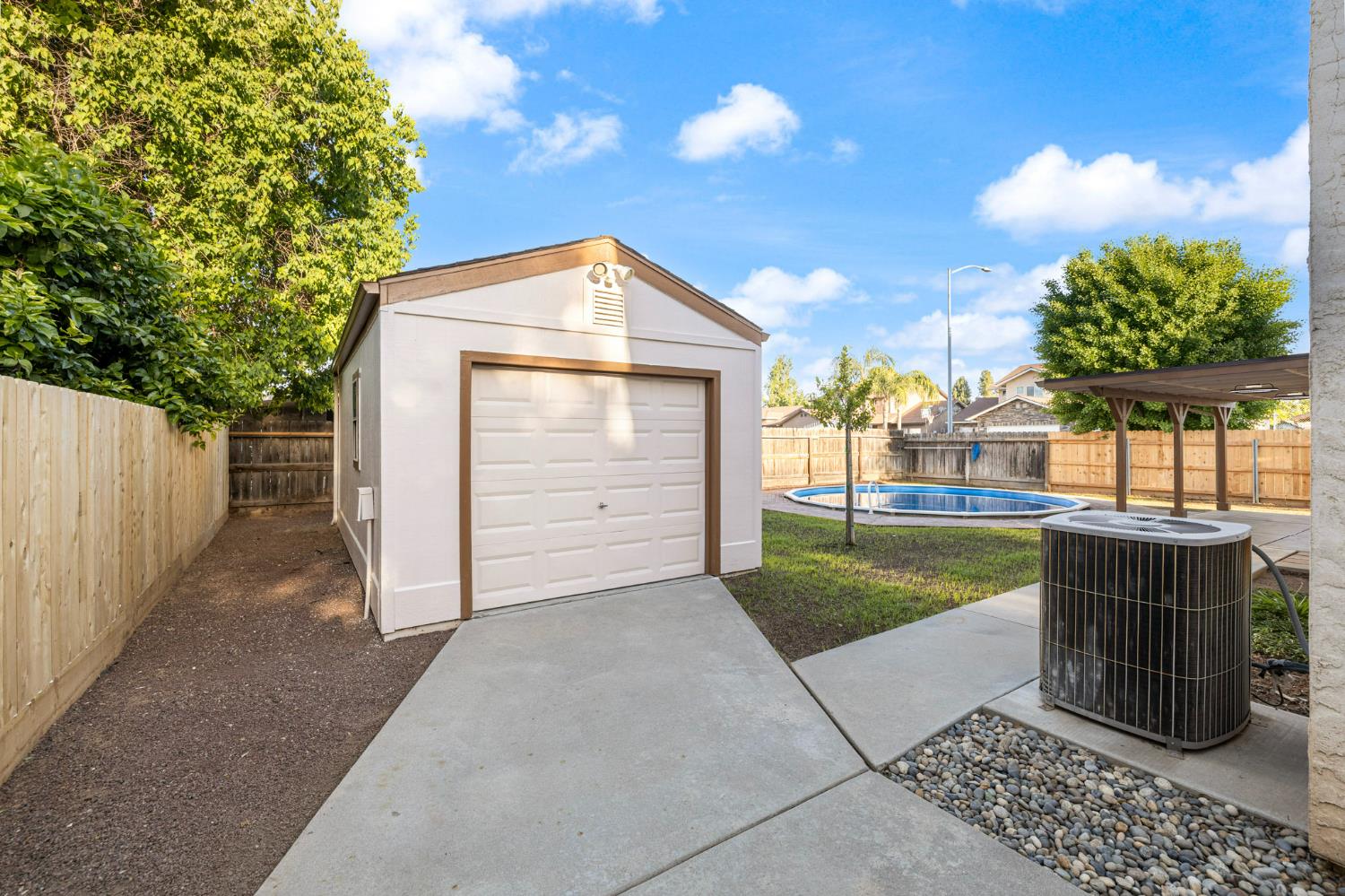 3392 N Forestiere Ave, Fresno, CA 93722