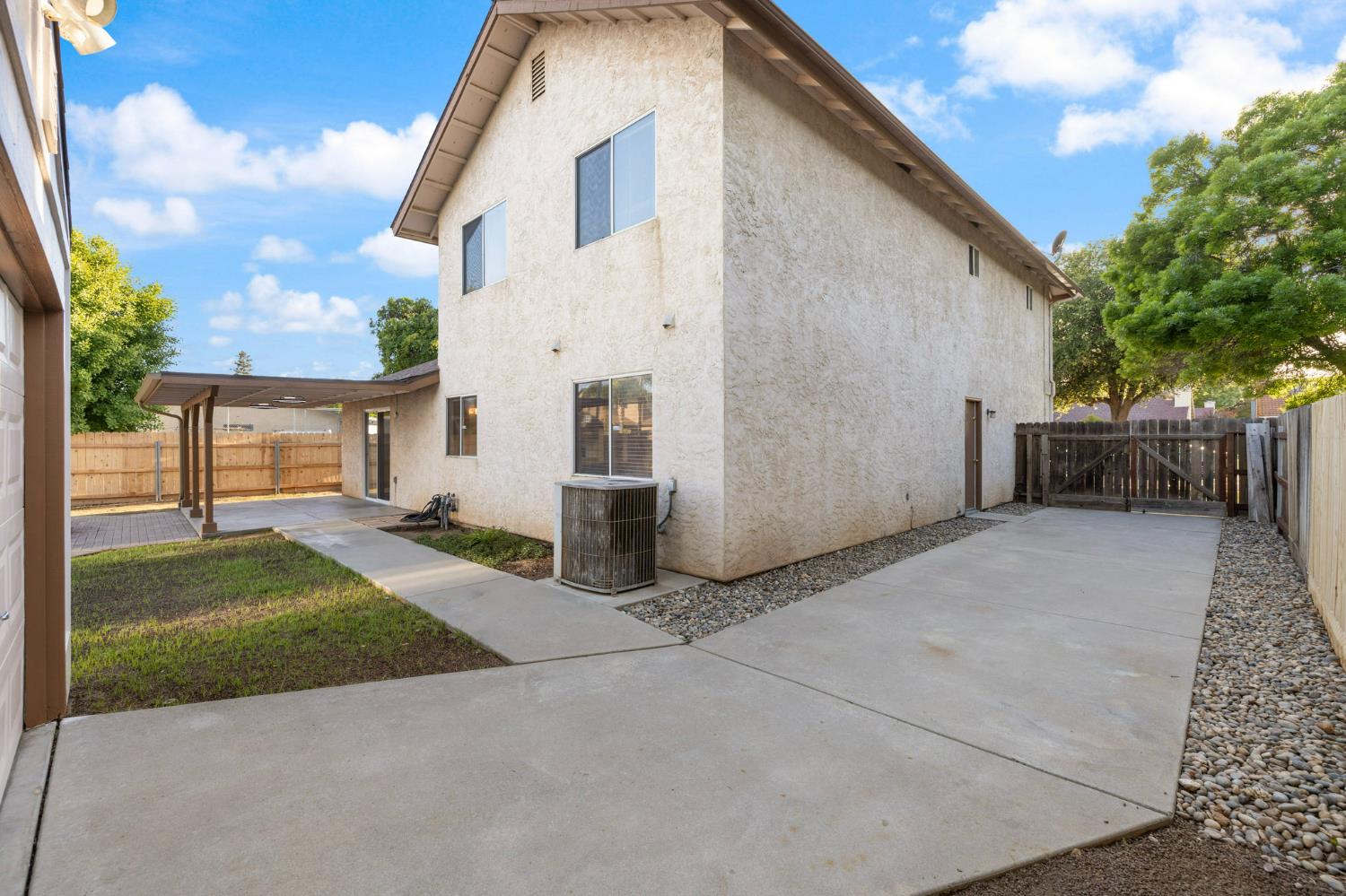 3392 N Forestiere Ave, Fresno, CA 93722