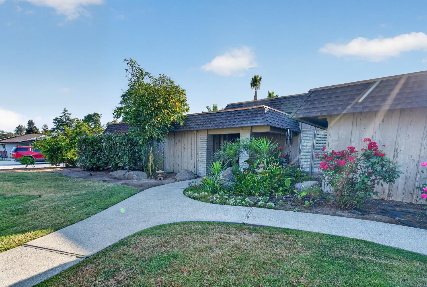 1923 S Fairway, Fresno, CA 93727