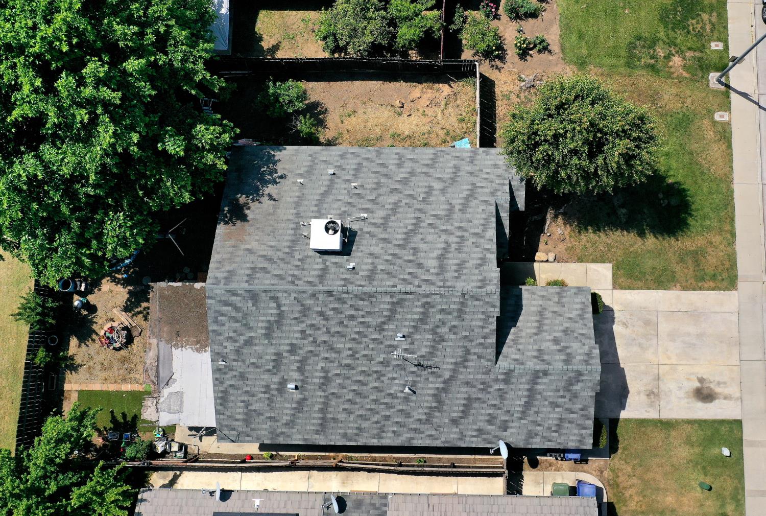 1322 W Pamela Ln, Dinuba, CA 93618