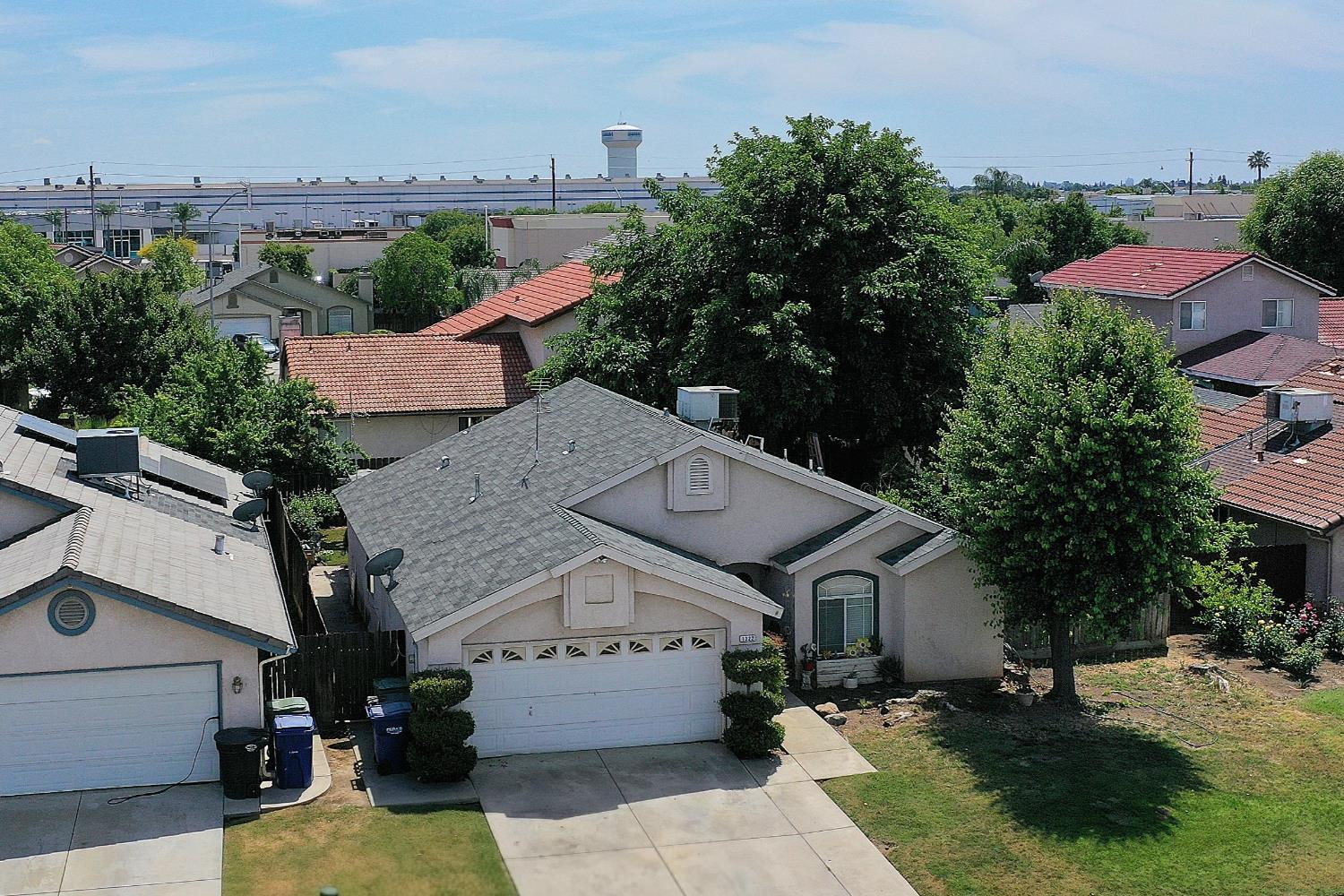 1322 W Pamela Ln, Dinuba, CA 93618