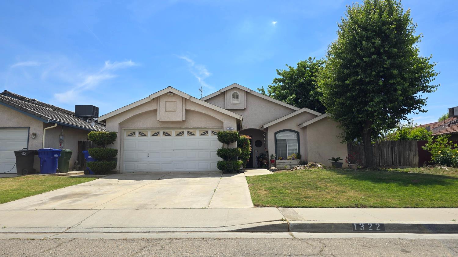 1322 W Pamela Ln, Dinuba, CA 93618