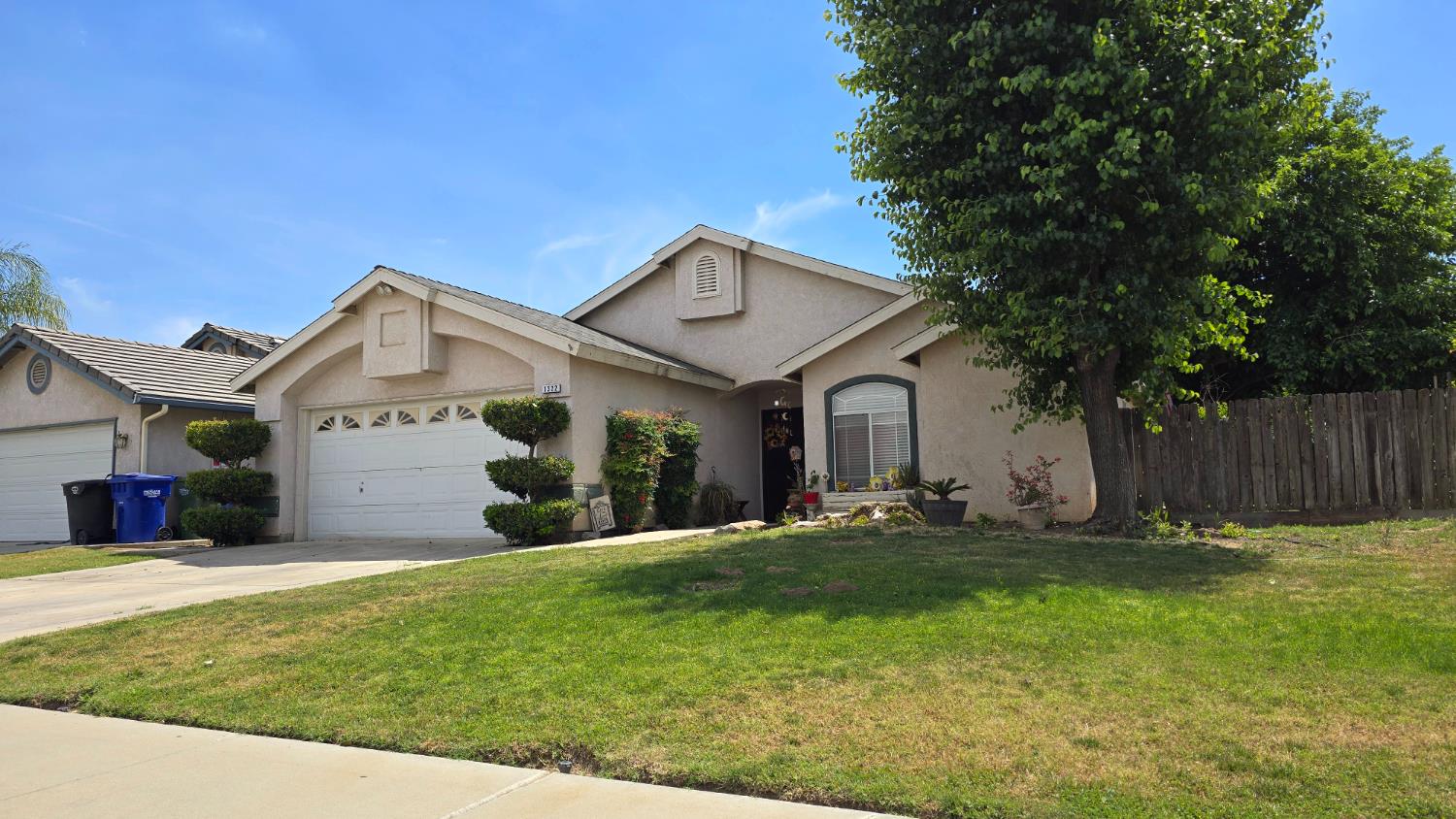 1322 W Pamela Ln, Dinuba, CA 93618