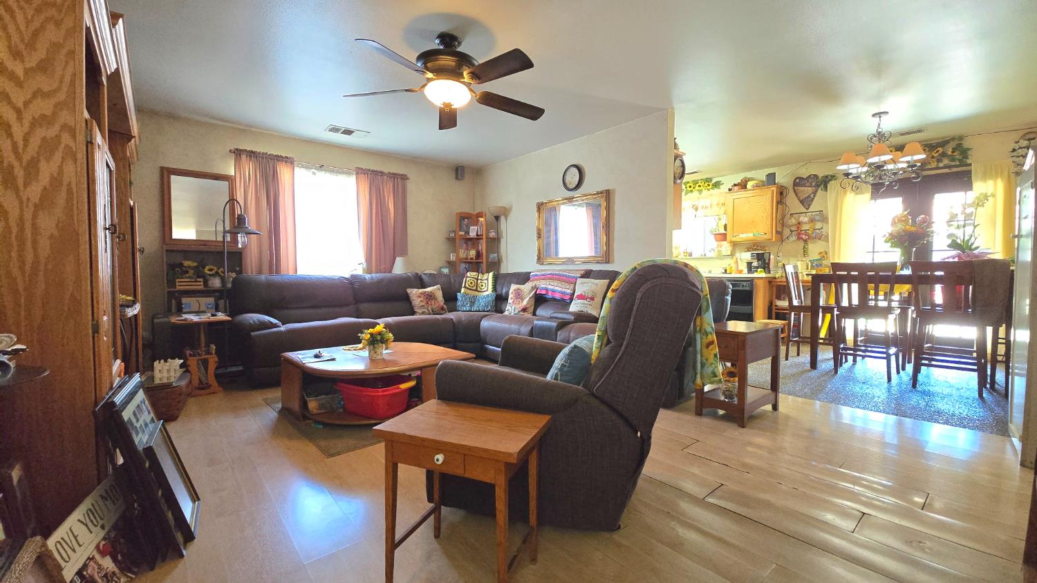 1322 W Pamela Ln, Dinuba, CA 93618