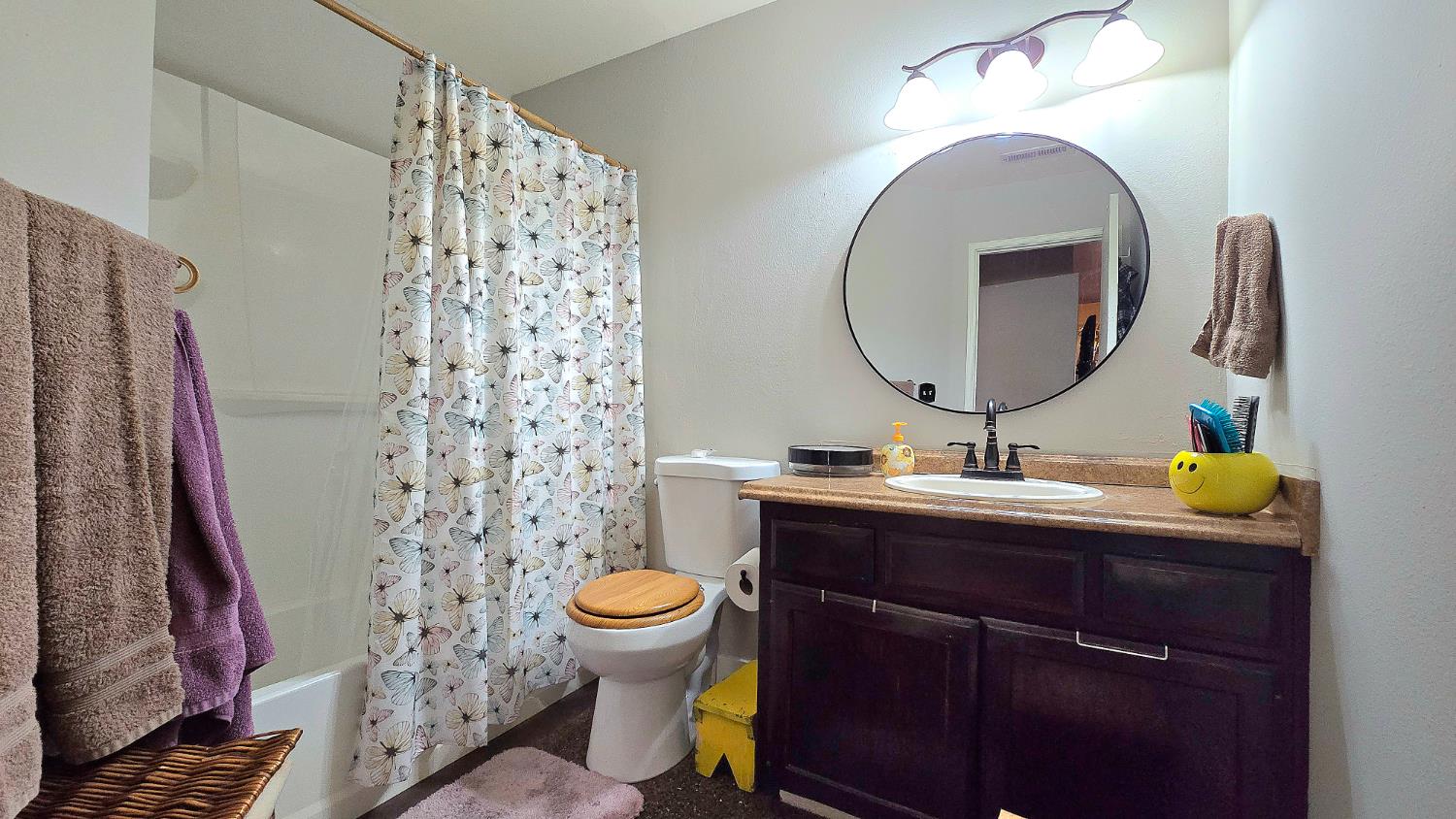 1322 W Pamela Ln, Dinuba, CA 93618