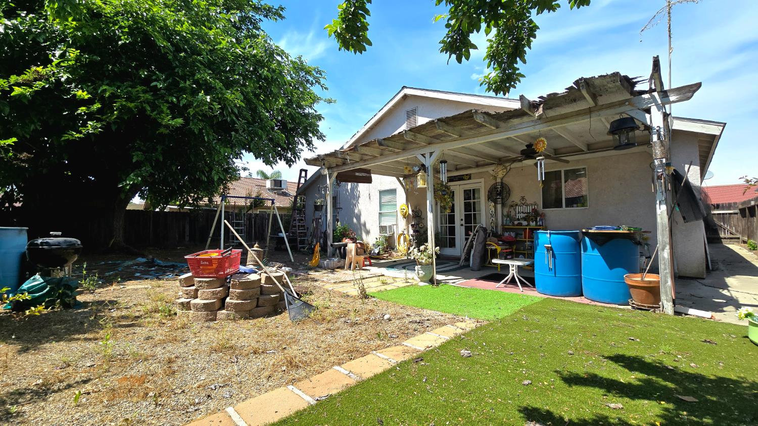 1322 W Pamela Ln, Dinuba, CA 93618