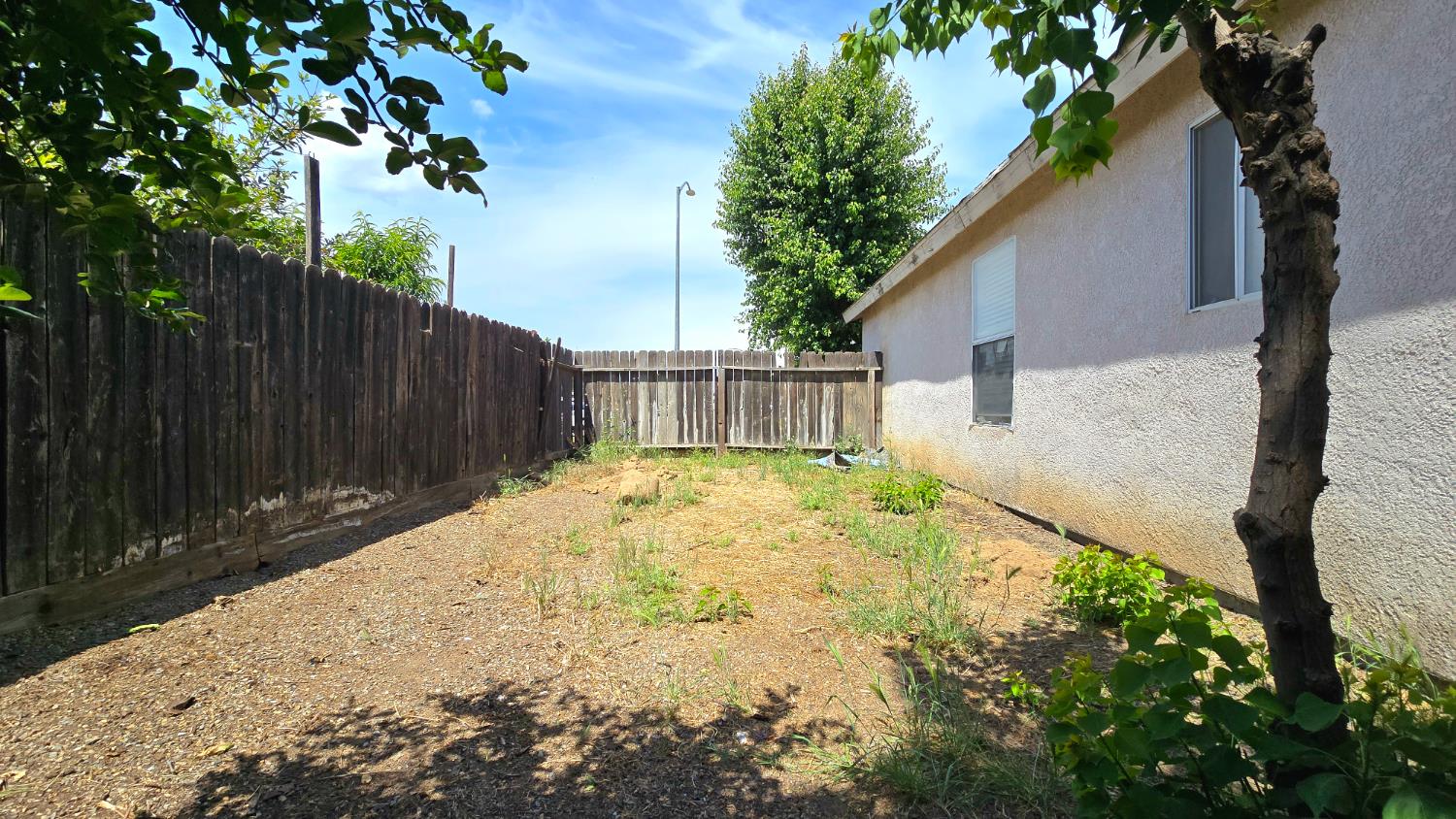 1322 W Pamela Ln, Dinuba, CA 93618