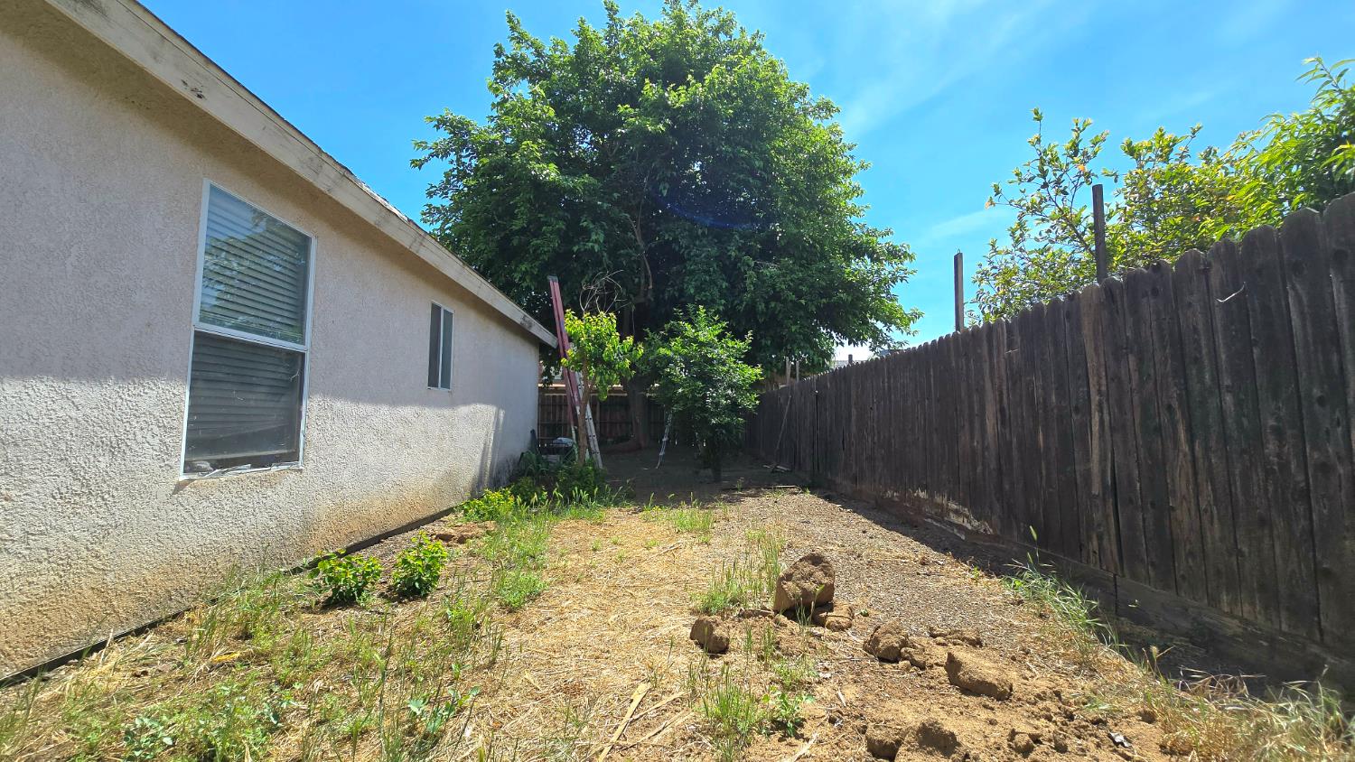 1322 W Pamela Ln, Dinuba, CA 93618