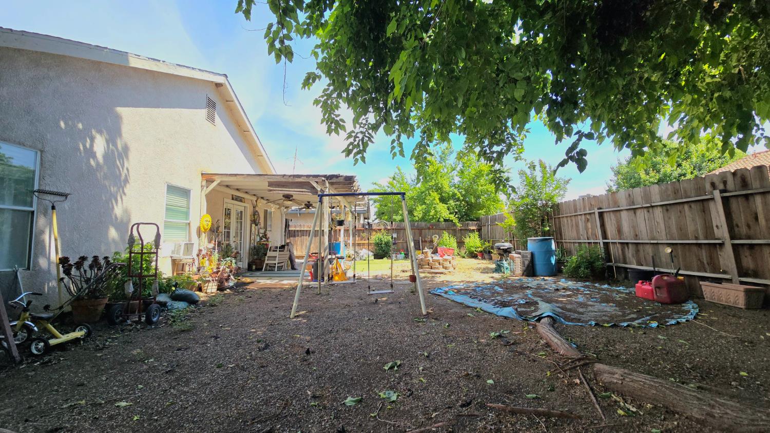 1322 W Pamela Ln, Dinuba, CA 93618