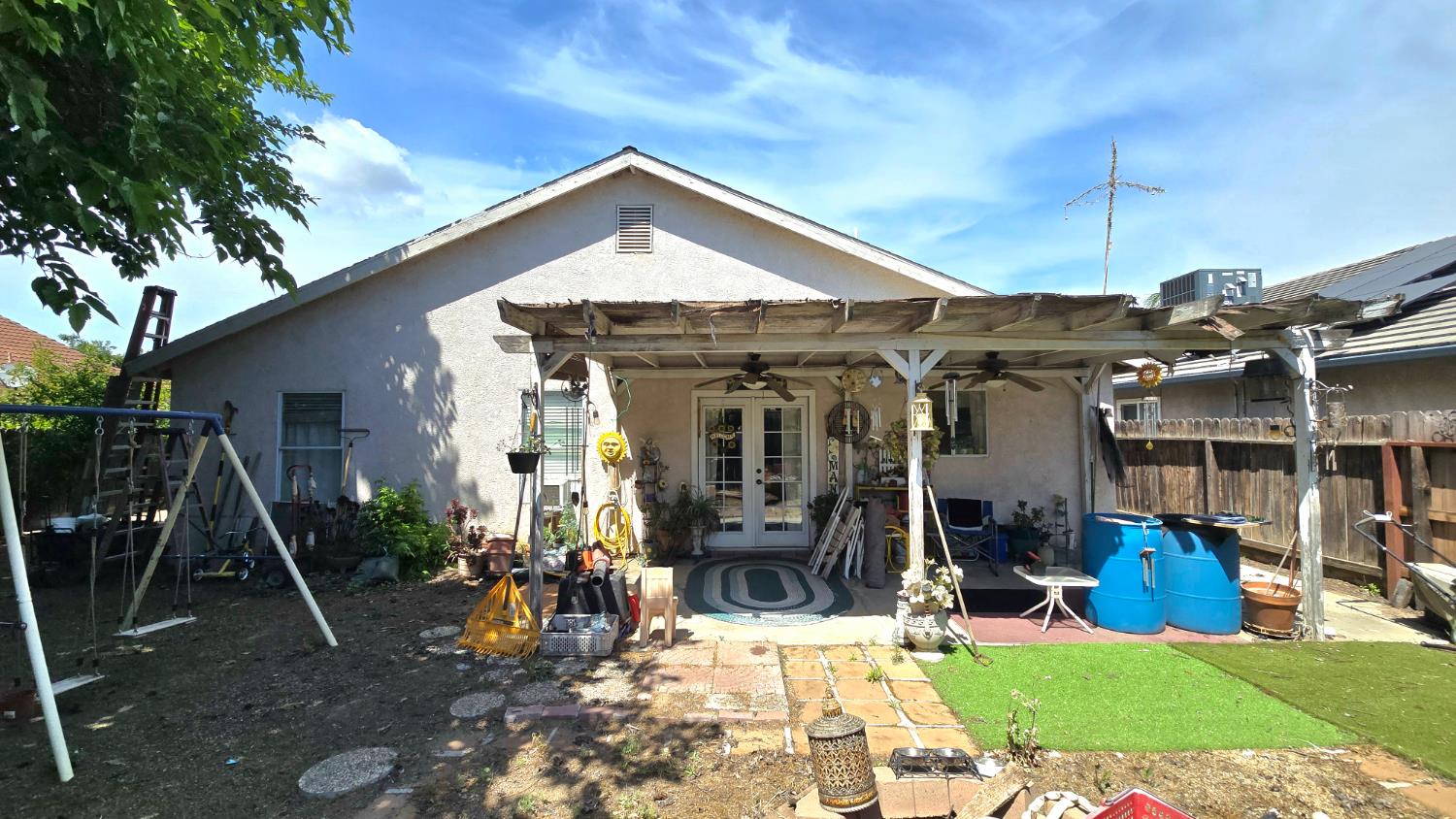 1322 W Pamela Ln, Dinuba, CA 93618