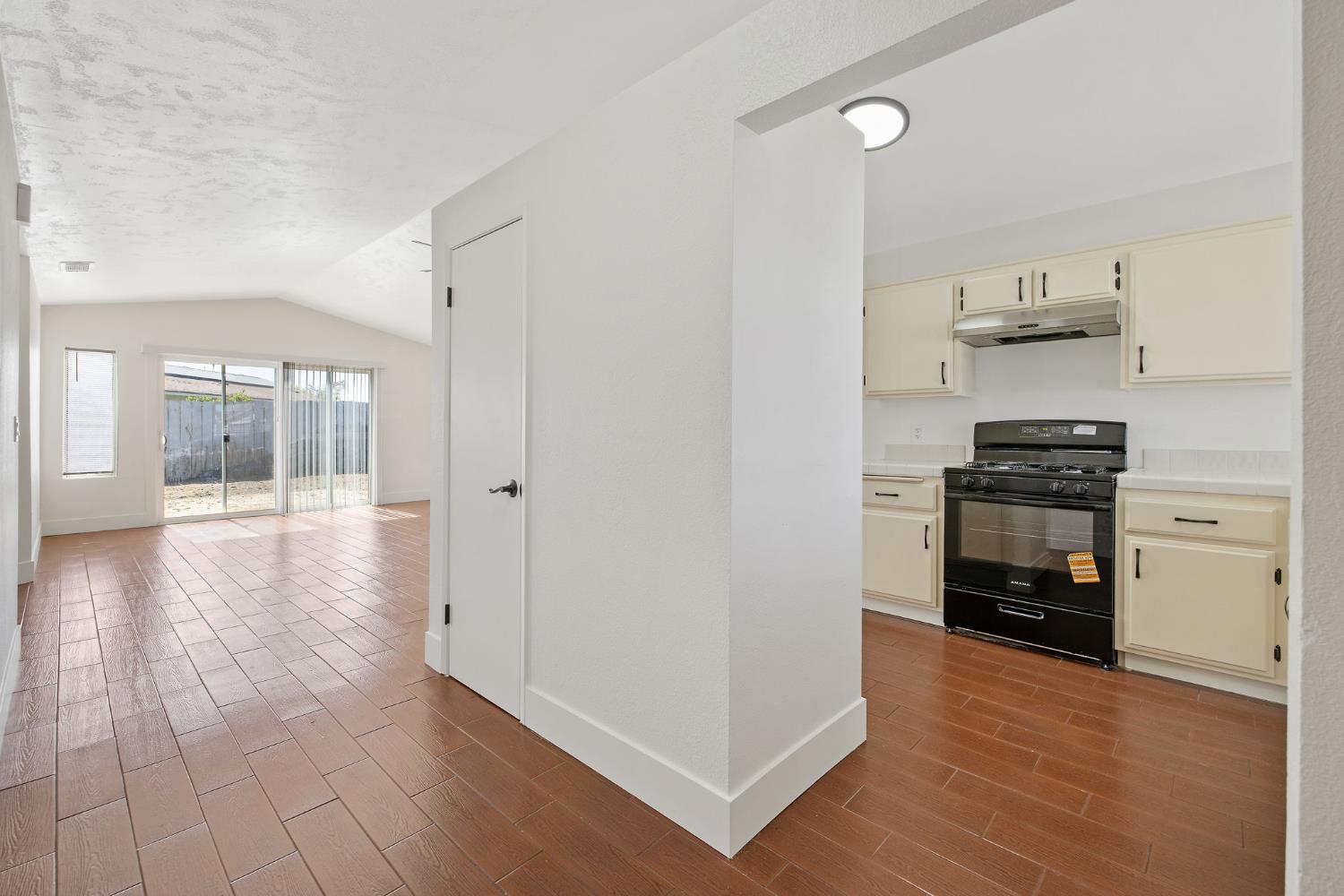 1171 State St, Hanford, CA 93230