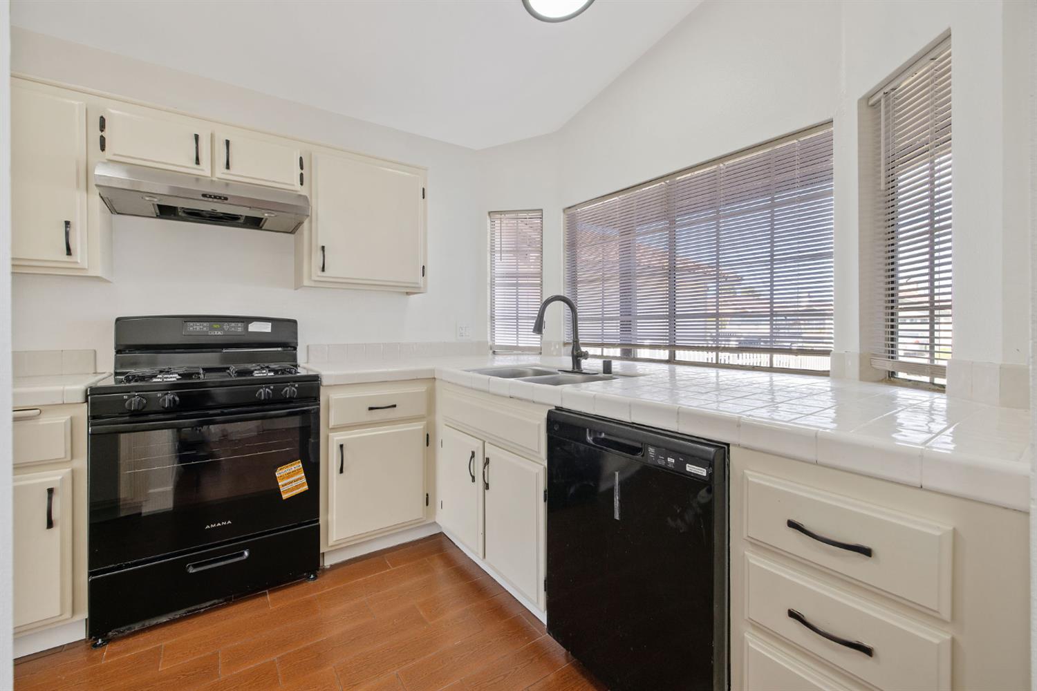 1171 State St, Hanford, CA 93230