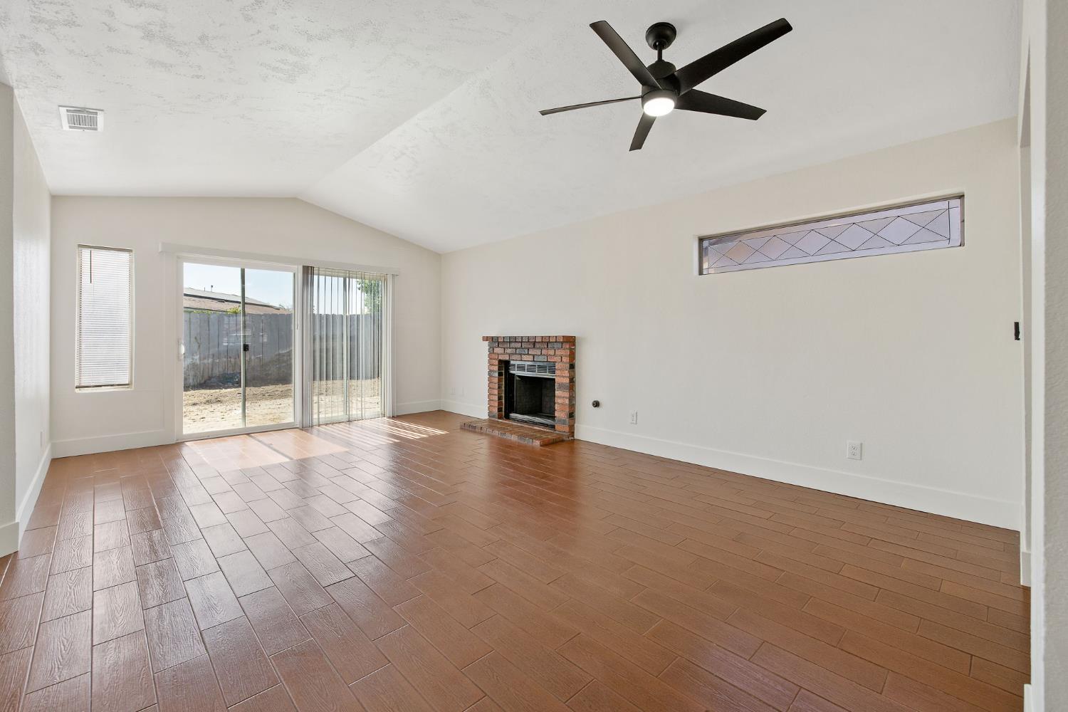 1171 State St, Hanford, CA 93230