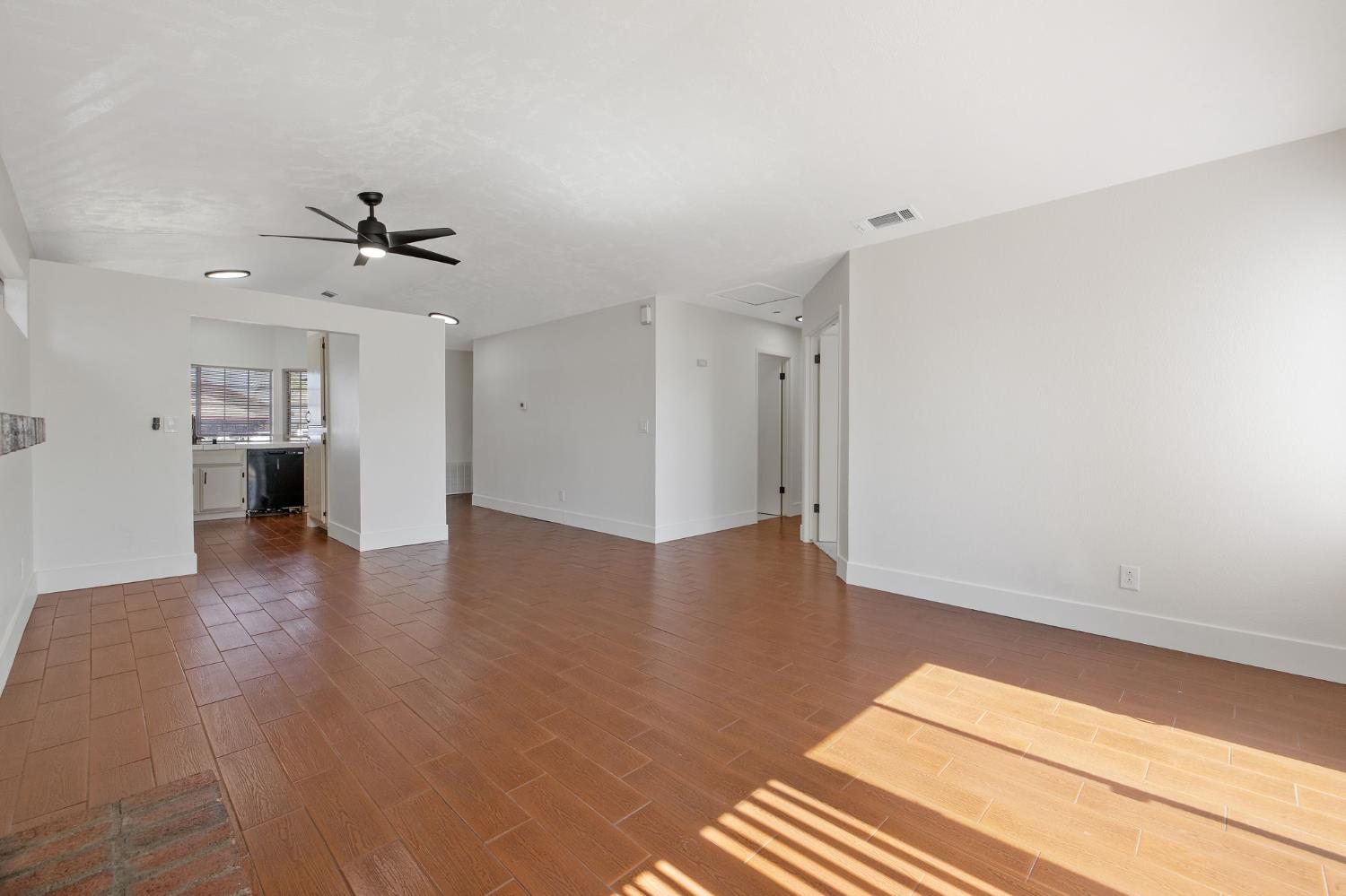 1171 State St, Hanford, CA 93230