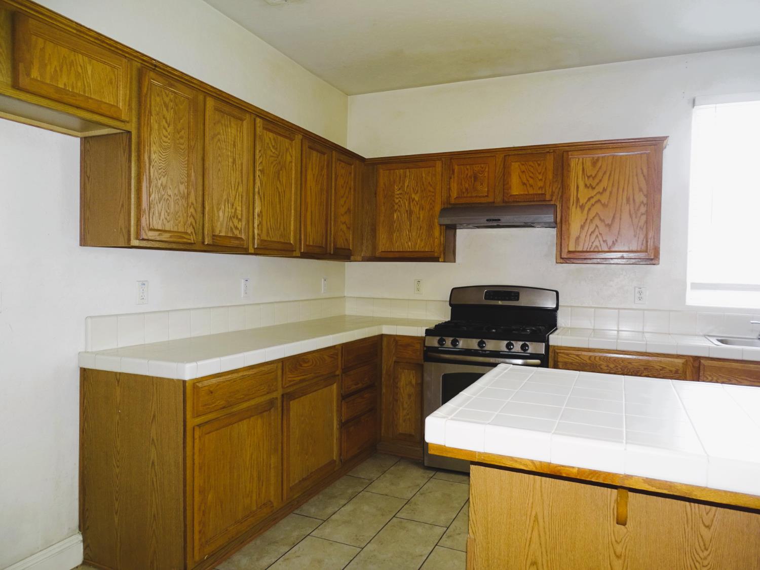 1325 S Bailey, Fresno, CA 93727