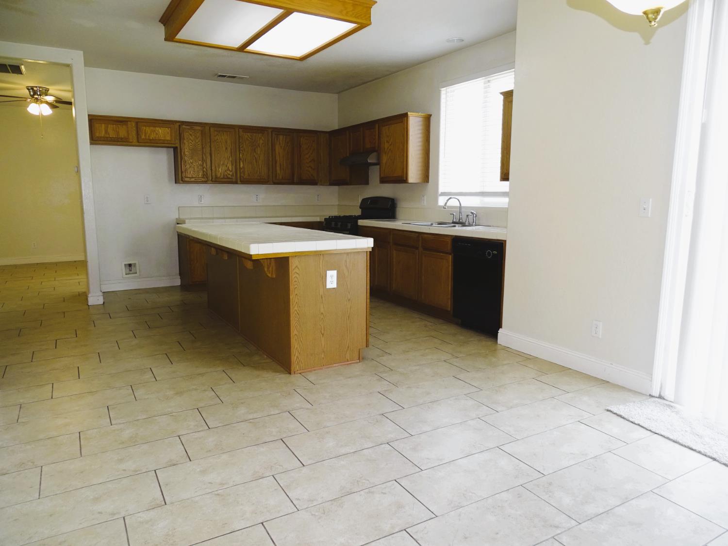 1325 S Bailey, Fresno, CA 93727