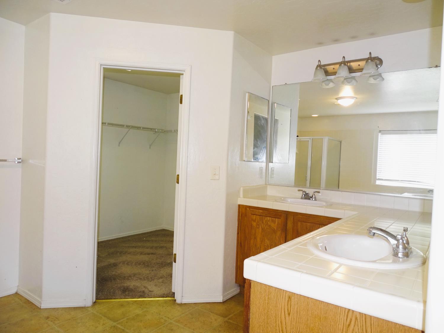 1325 S Bailey, Fresno, CA 93727