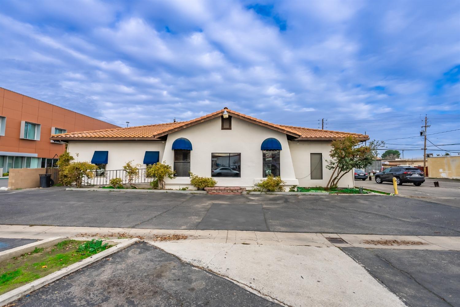 927 O St, Firebaugh, CA 93622