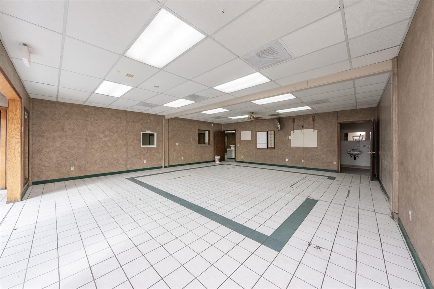 927 O St, Firebaugh, CA 93622