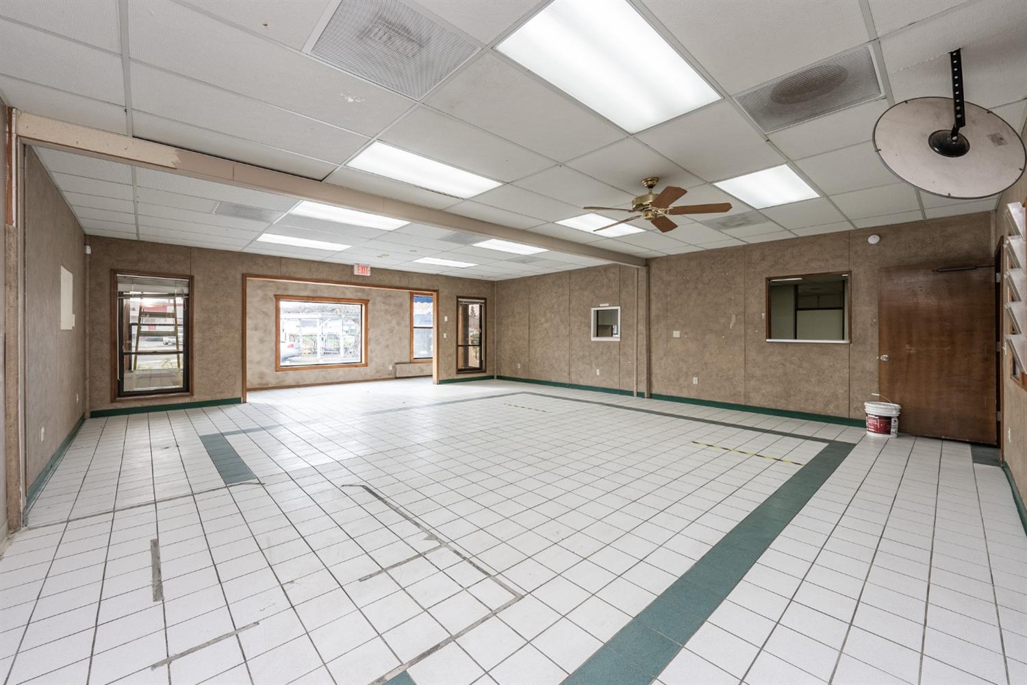 927 O St, Firebaugh, CA 93622