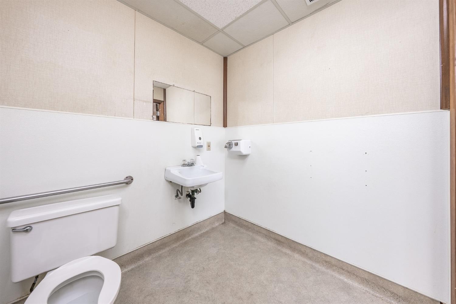 927 O St, Firebaugh, CA 93622