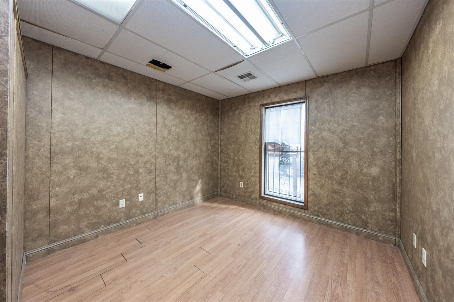 927 O St, Firebaugh, CA 93622