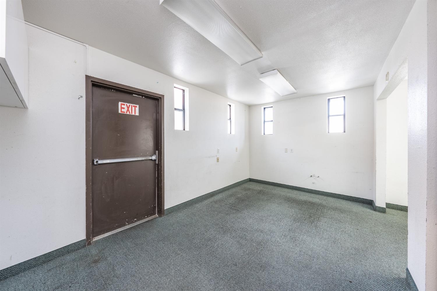 927 O St, Firebaugh, CA 93622