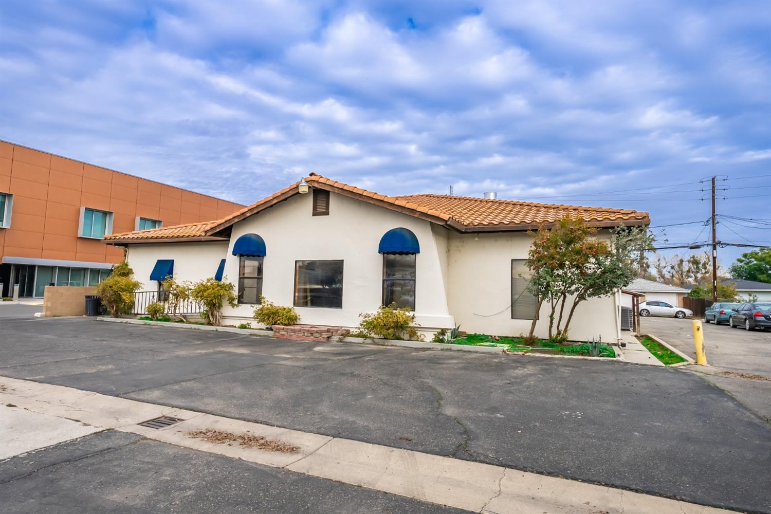 927 O St, Firebaugh, CA 93622