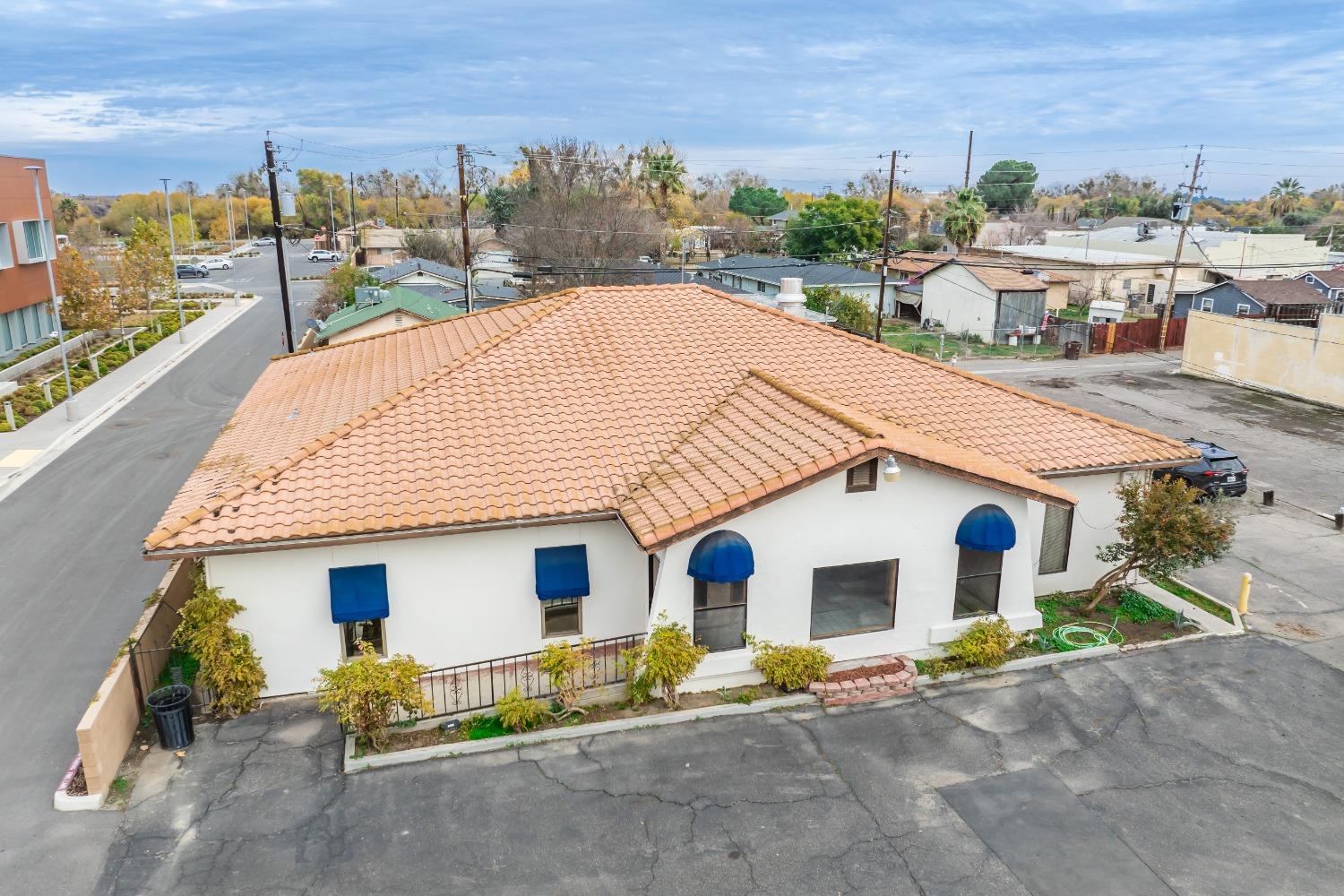 927 O St, Firebaugh, CA 93622