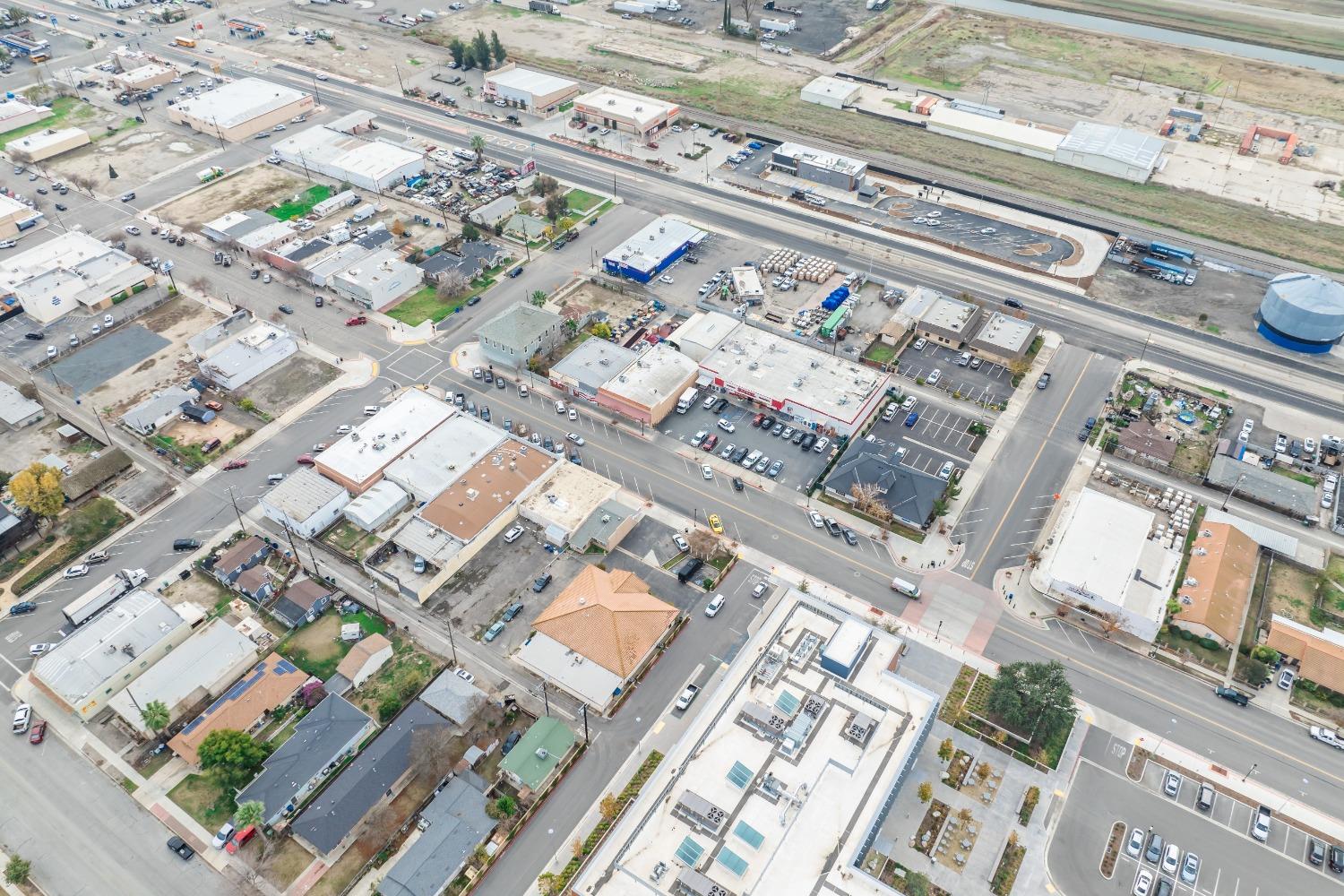 927 O St, Firebaugh, CA 93622