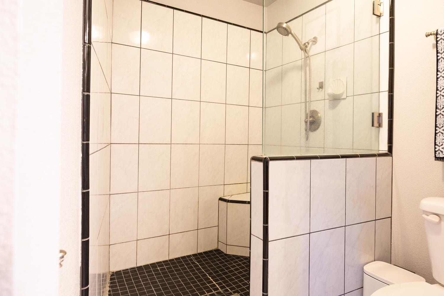 42366 Holiday Way, Coarsegold, CA 93614