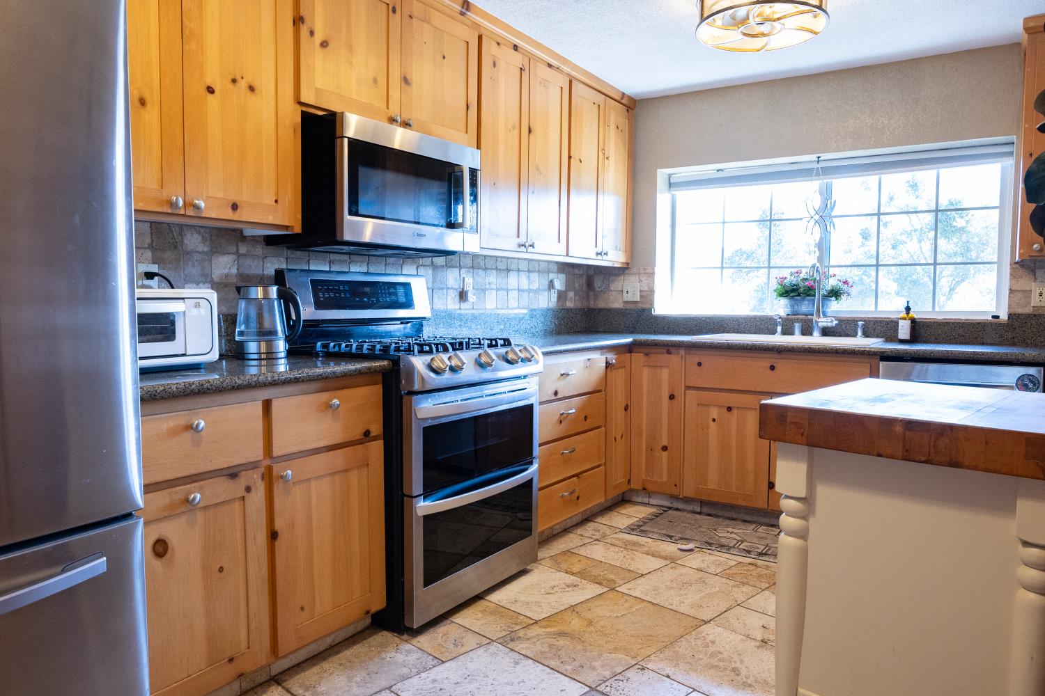 42366 Holiday Way, Coarsegold, CA 93614