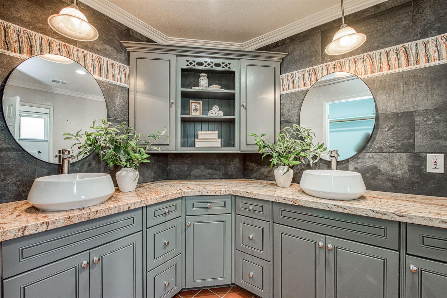 6345 N Bethel Ave, Clovis, CA 93619