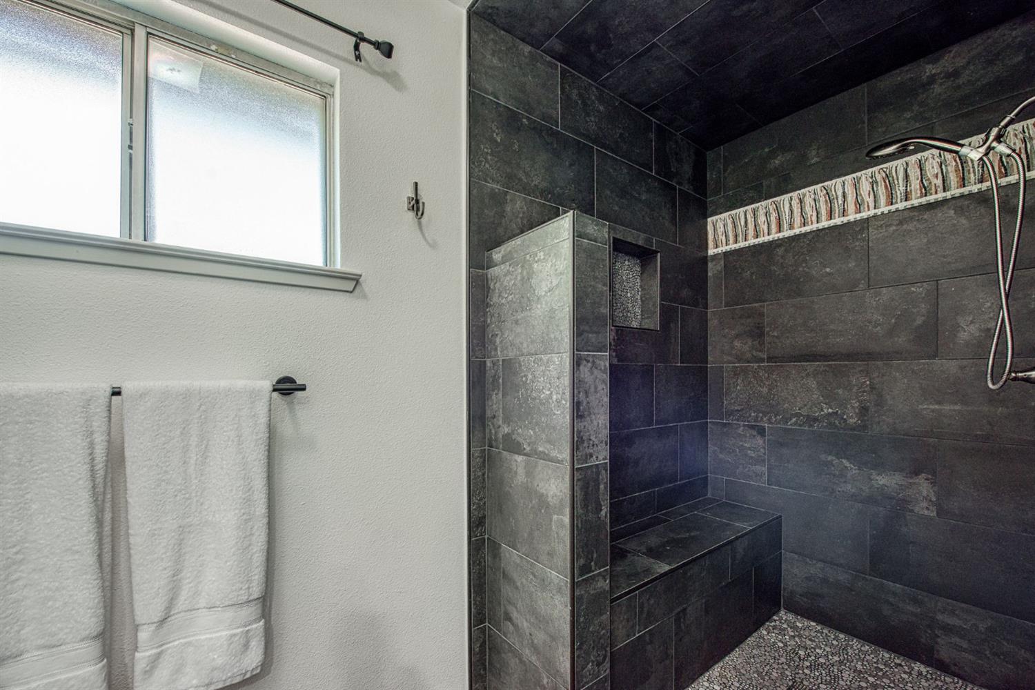 6345 N Bethel Ave, Clovis, CA 93619