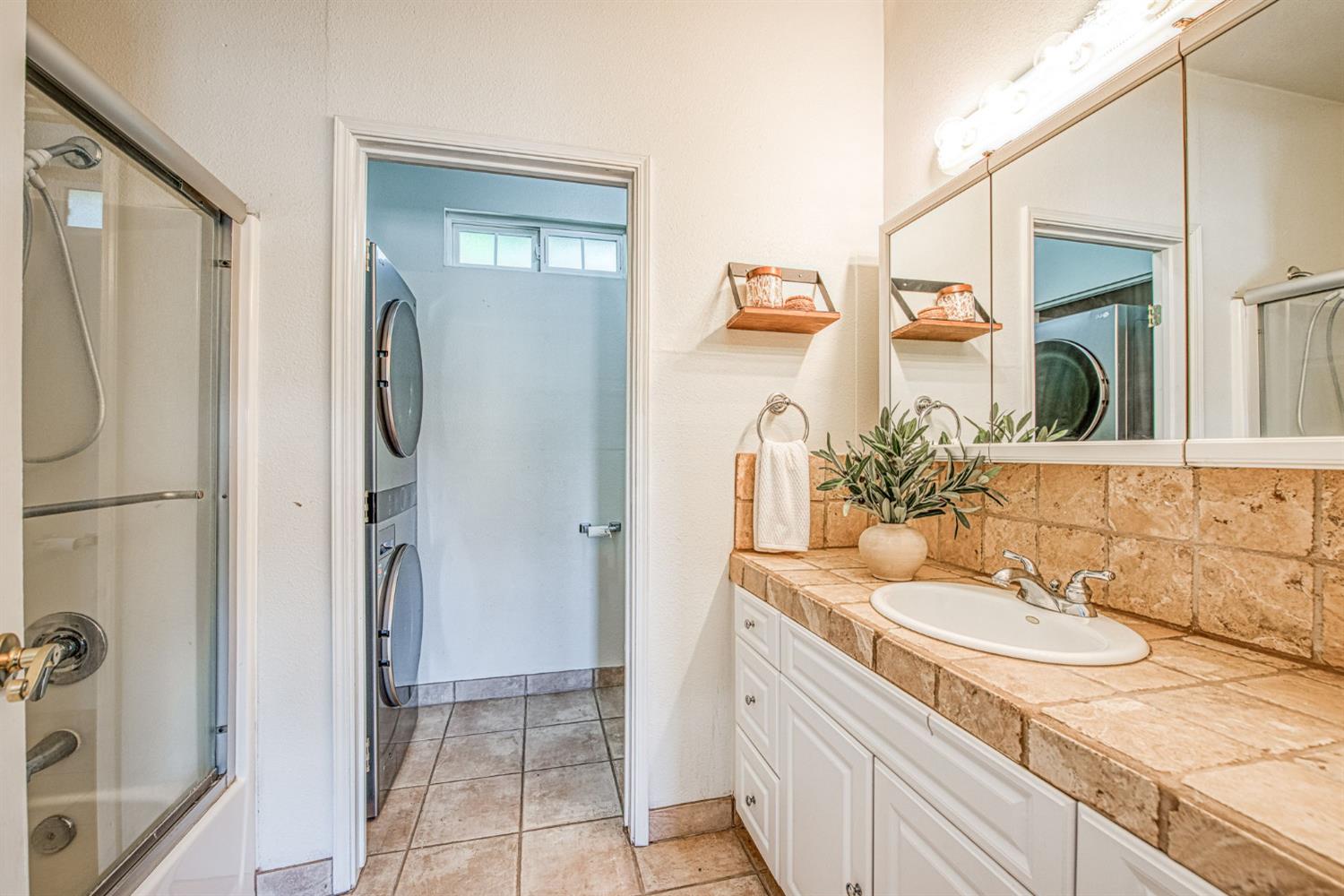 6345 N Bethel Ave, Clovis, CA 93619