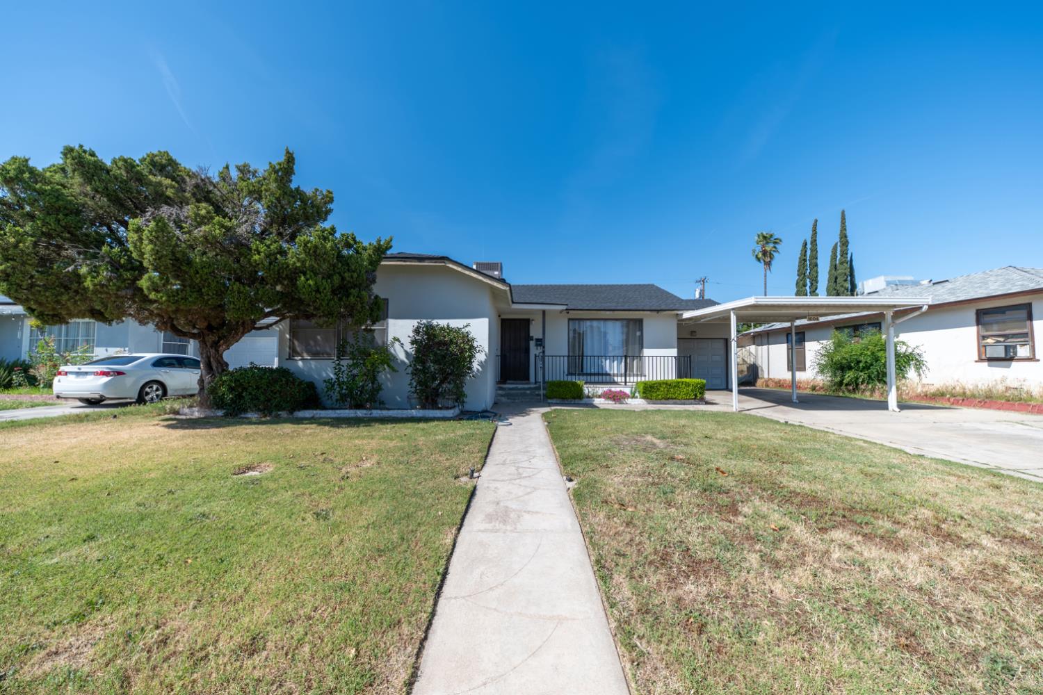 1004 W Pontiac Way, Fresno, CA 93705