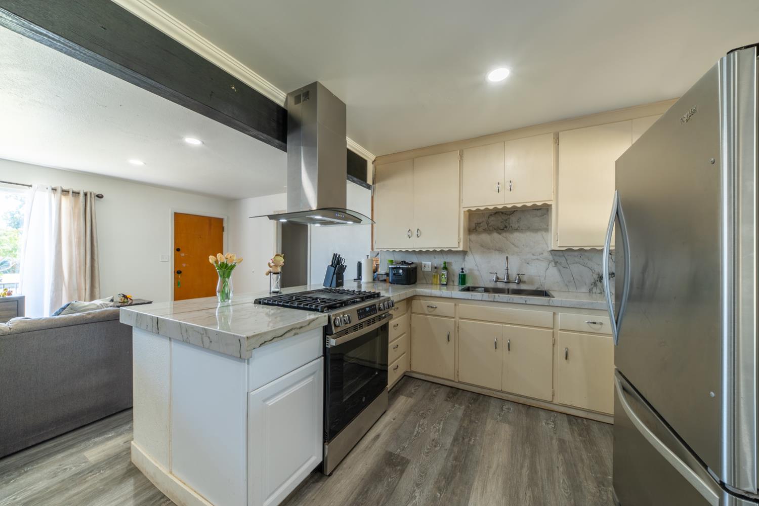 1004 W Pontiac Way, Fresno, CA 93705