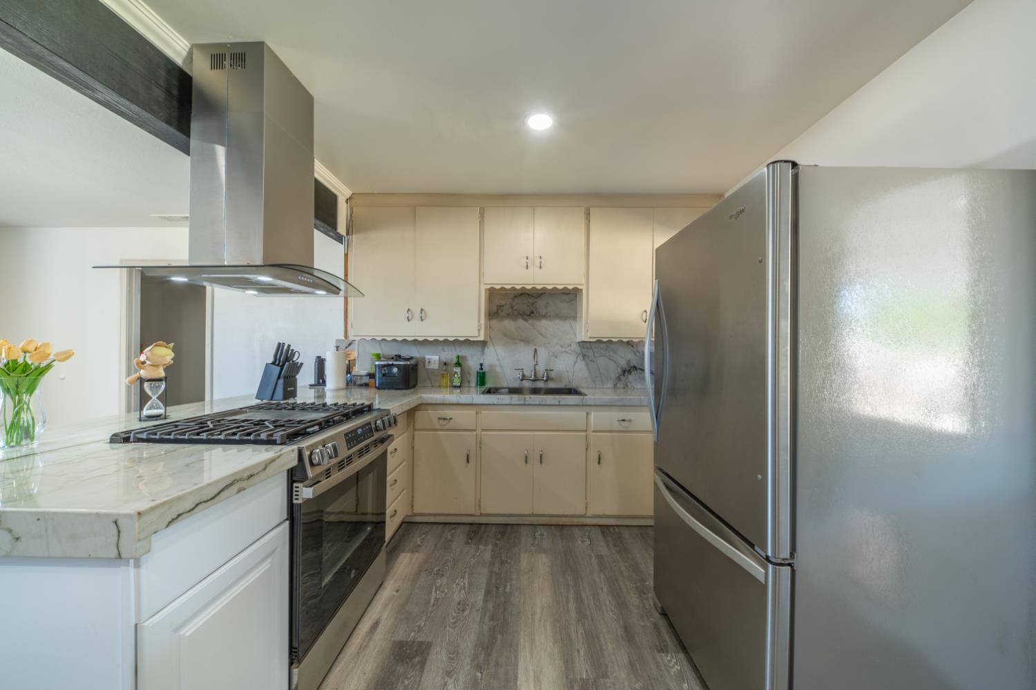 1004 W Pontiac Way, Fresno, CA 93705