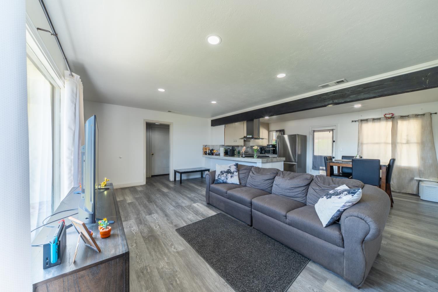 1004 W Pontiac Way, Fresno, CA 93705