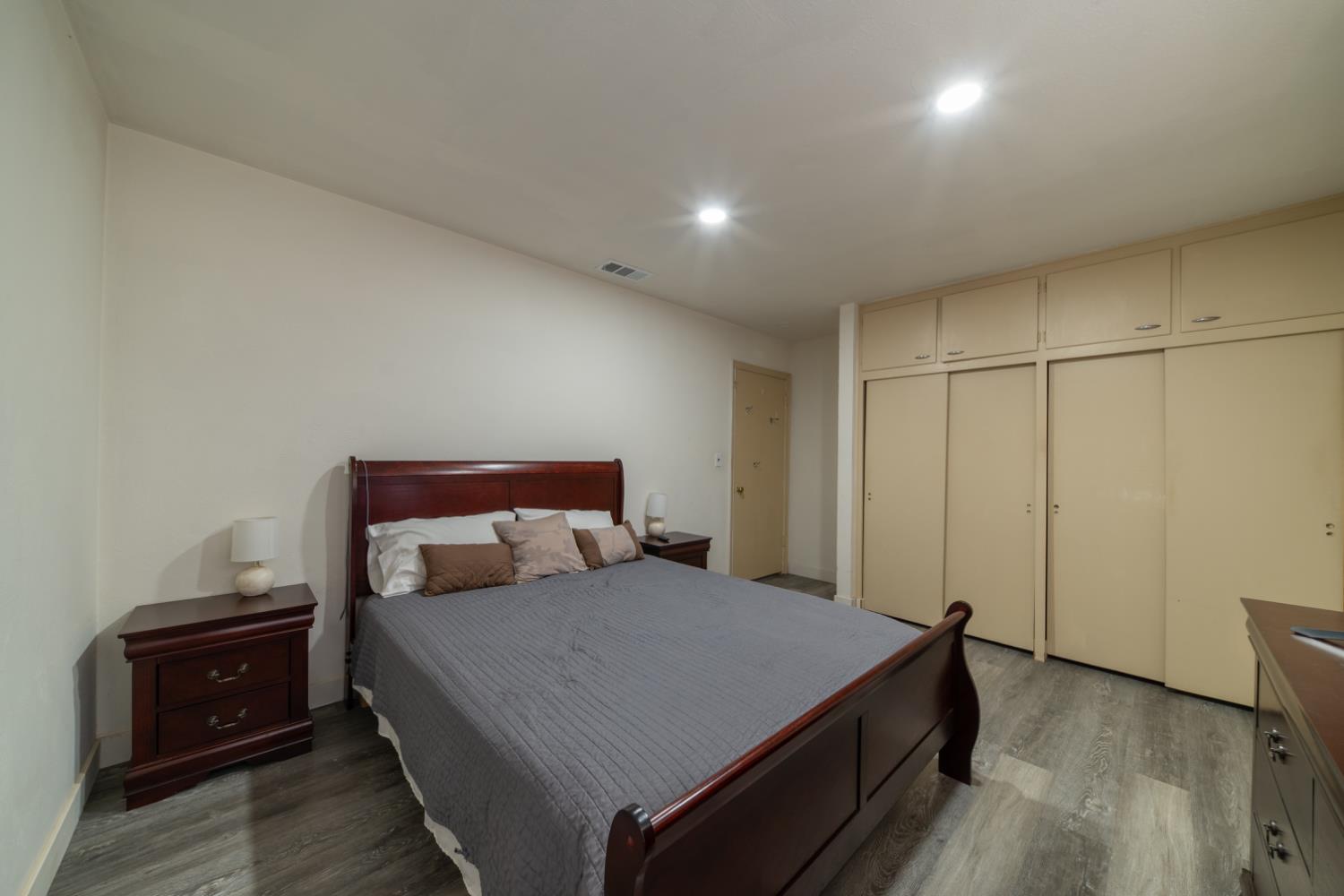 1004 W Pontiac Way, Fresno, CA 93705