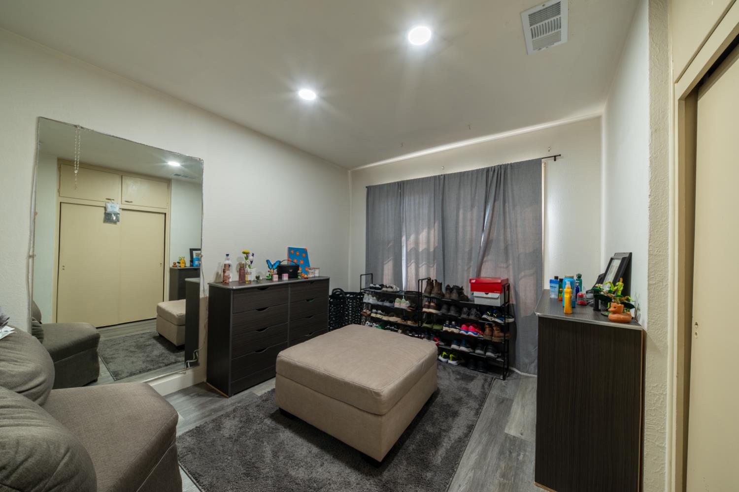 1004 W Pontiac Way, Fresno, CA 93705