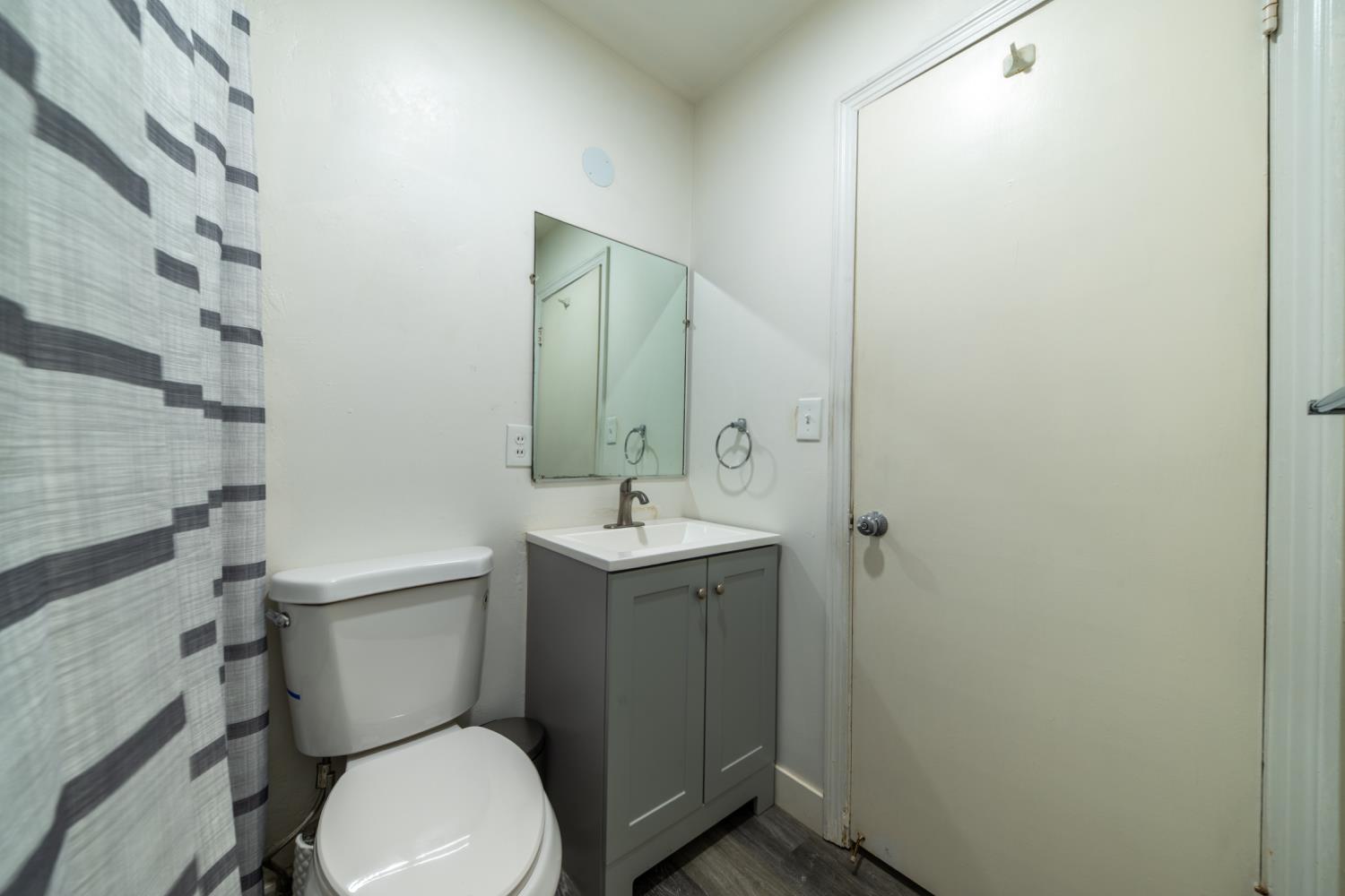 1004 W Pontiac Way, Fresno, CA 93705